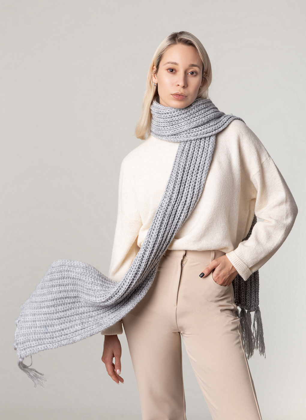 Трикотажные женские шарфы, платки, снуды купить недорого в интернет-магазине GroupPrice