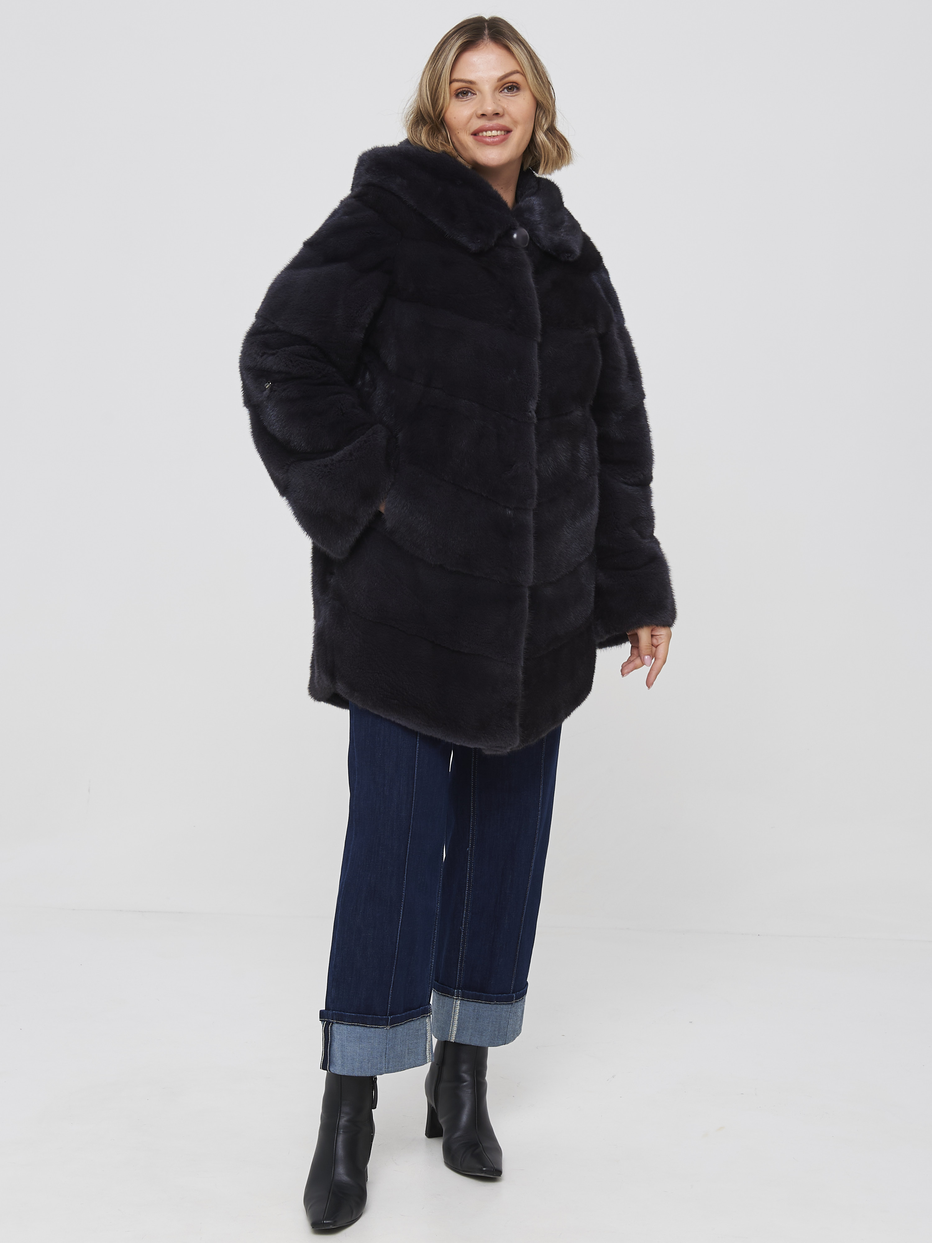 Модные женские пальто и пуховики для наступающих холодов